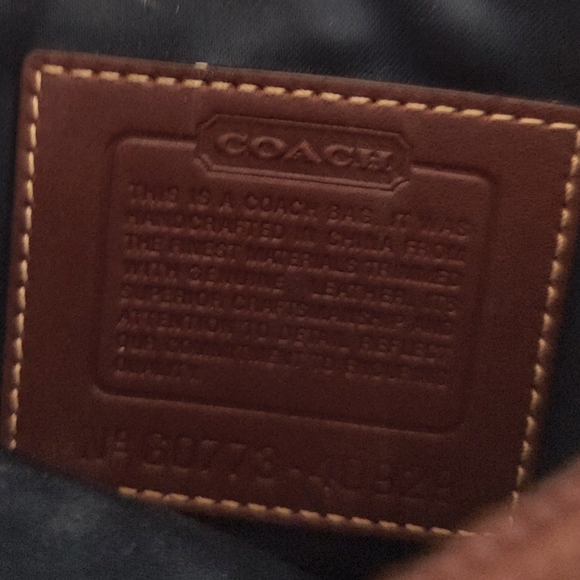 Coach Authentic stylish multi patch multi color crossbody bag - Picture 6 of 7